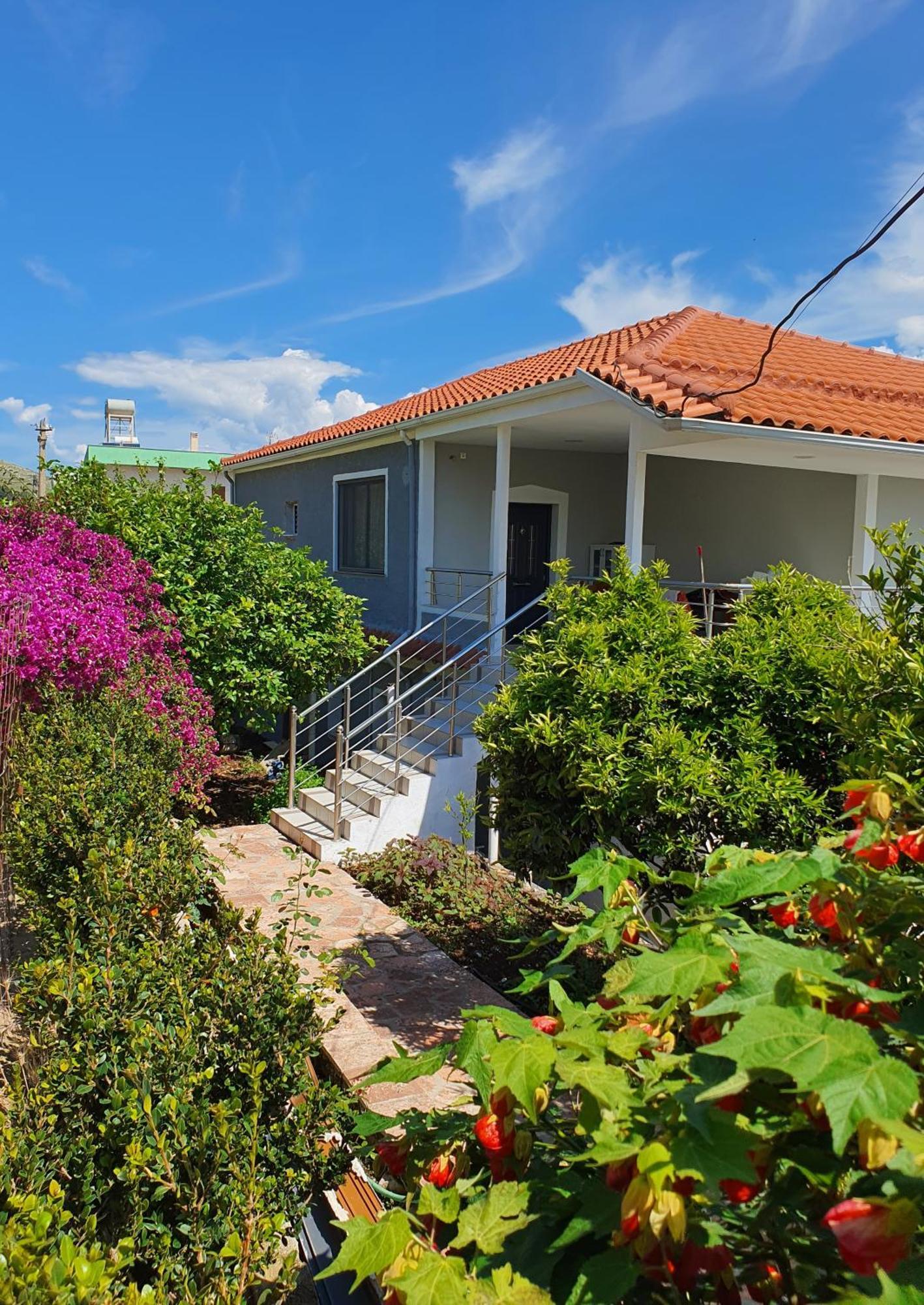 Akeron'S Rooms Sarande Bagian luar foto