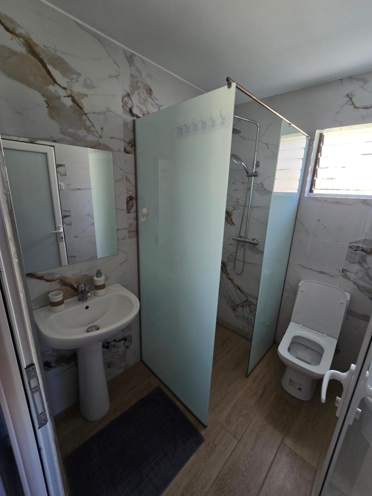 Akeron'S Rooms Sarande Bagian luar foto