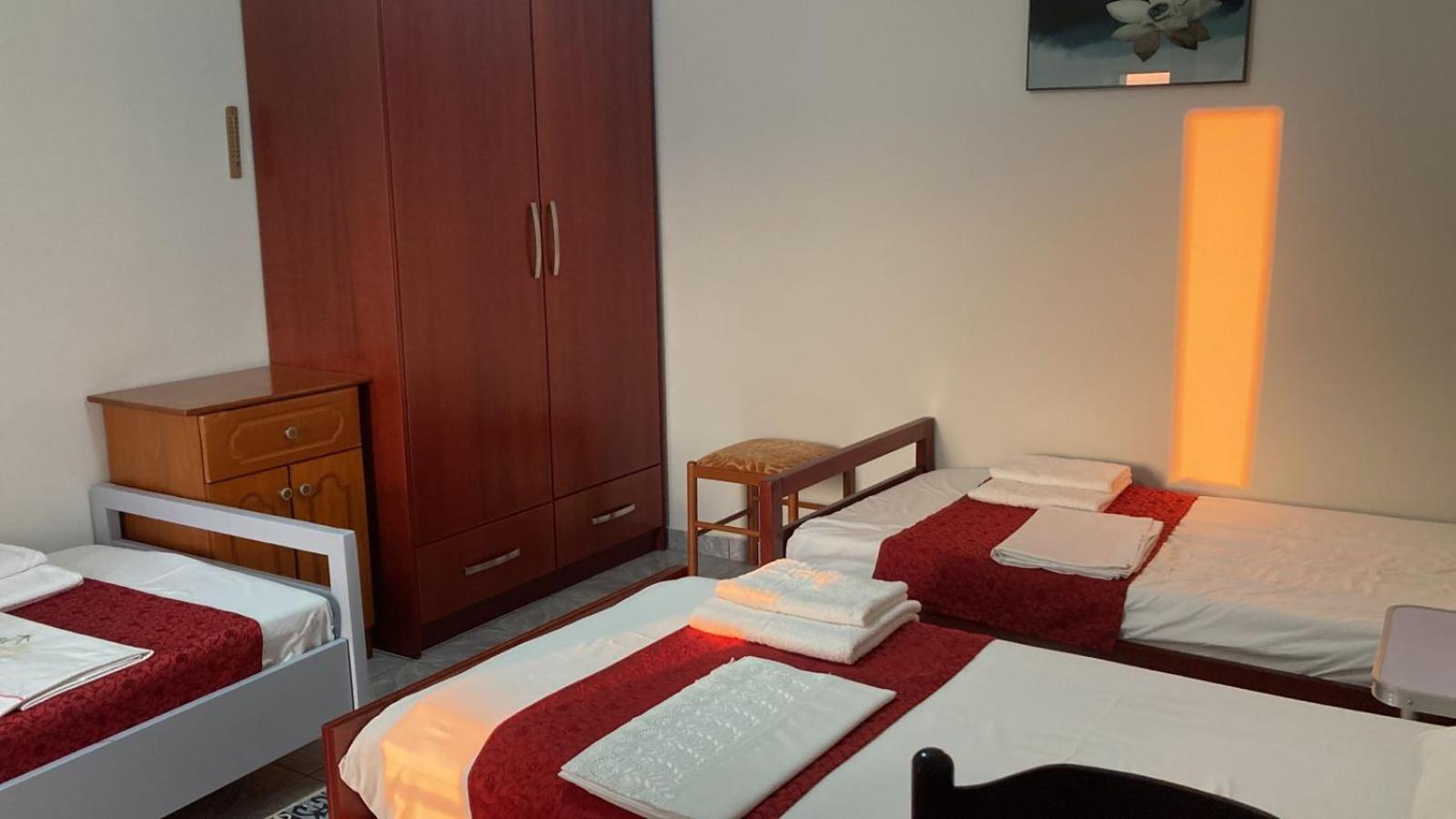 Akeron'S Rooms Sarande Bagian luar foto
