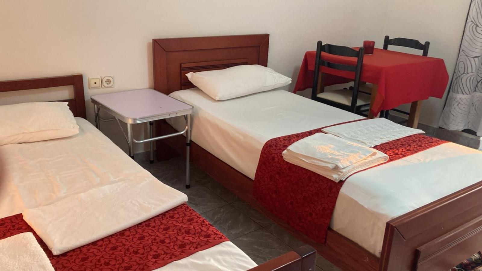 Akeron'S Rooms Sarande Bagian luar foto
